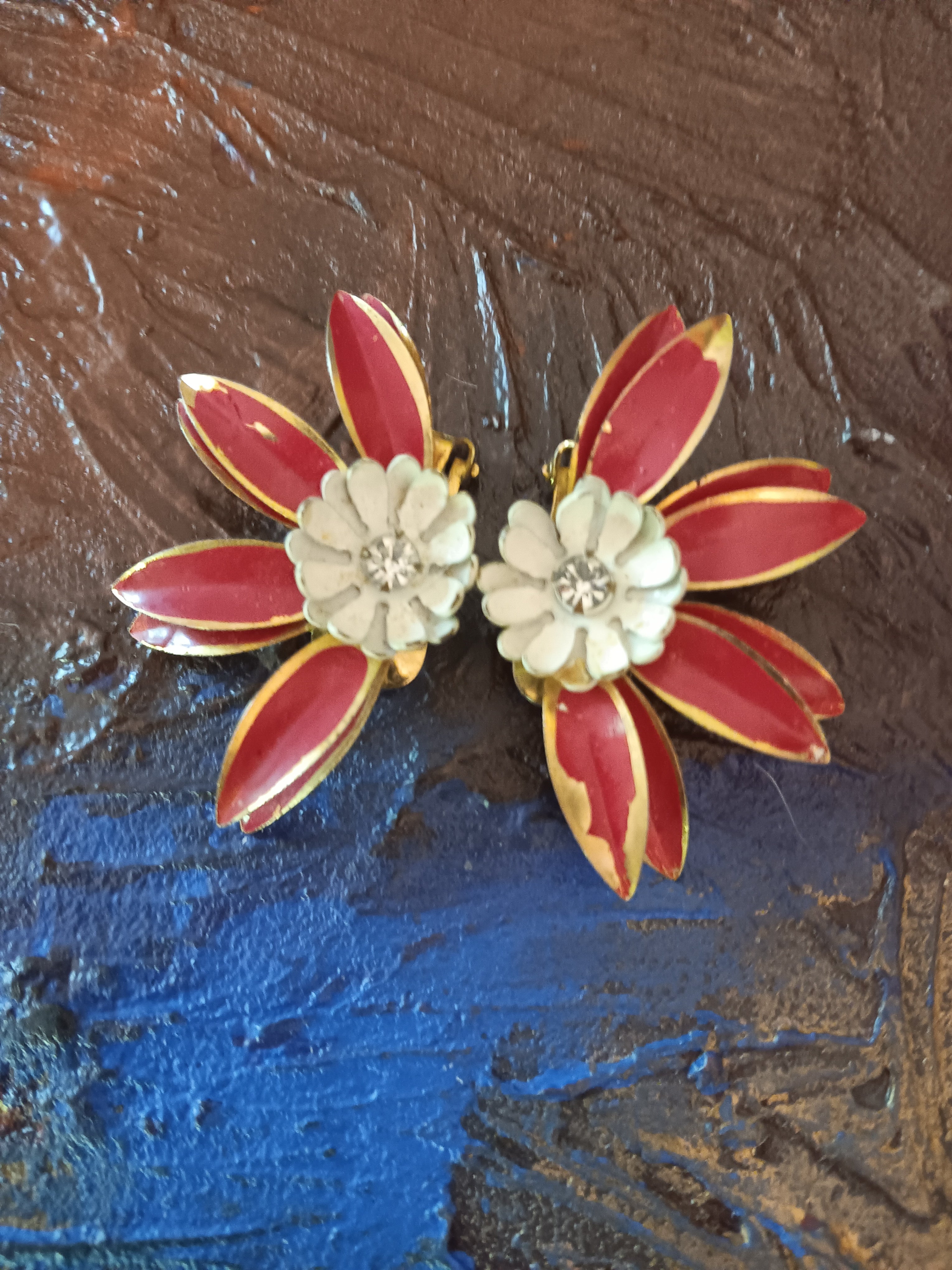 Earrrings mid century mod clipon flowers rhinestone center