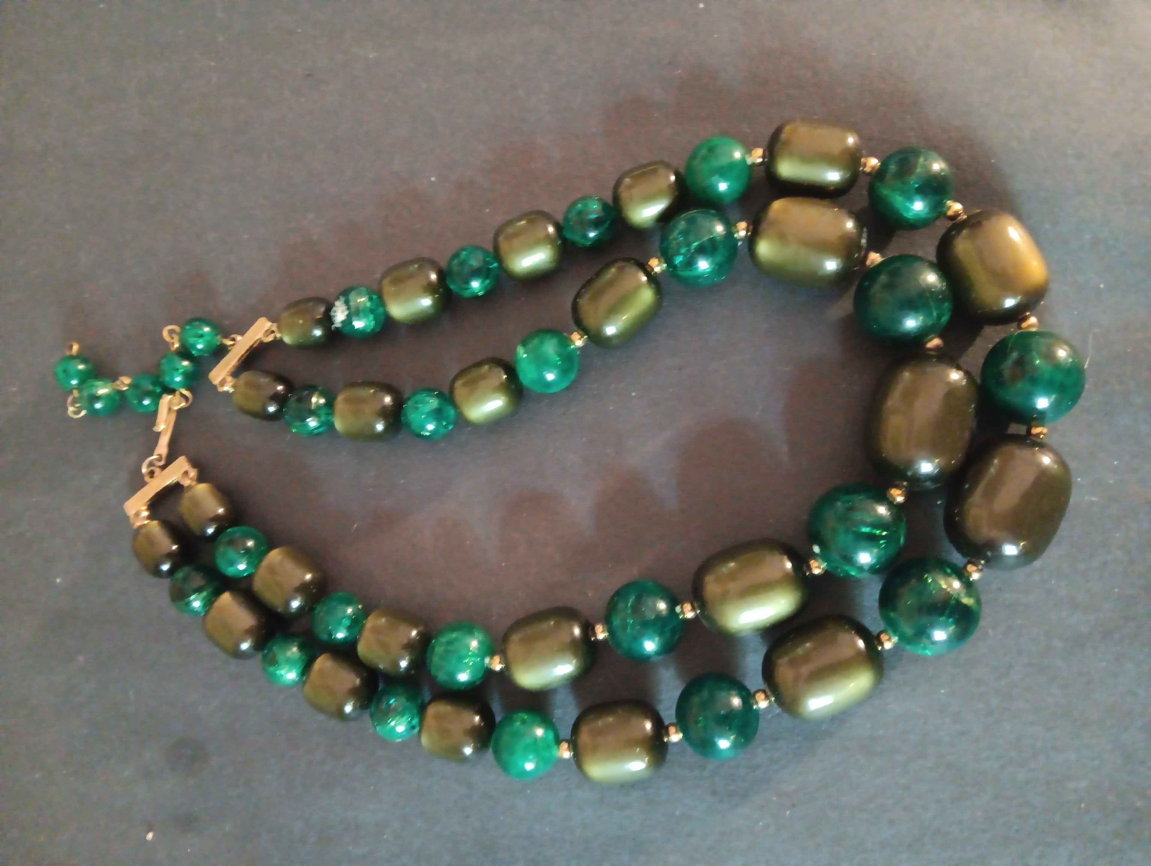 Vintage olive green lucite beaded necklace two strand